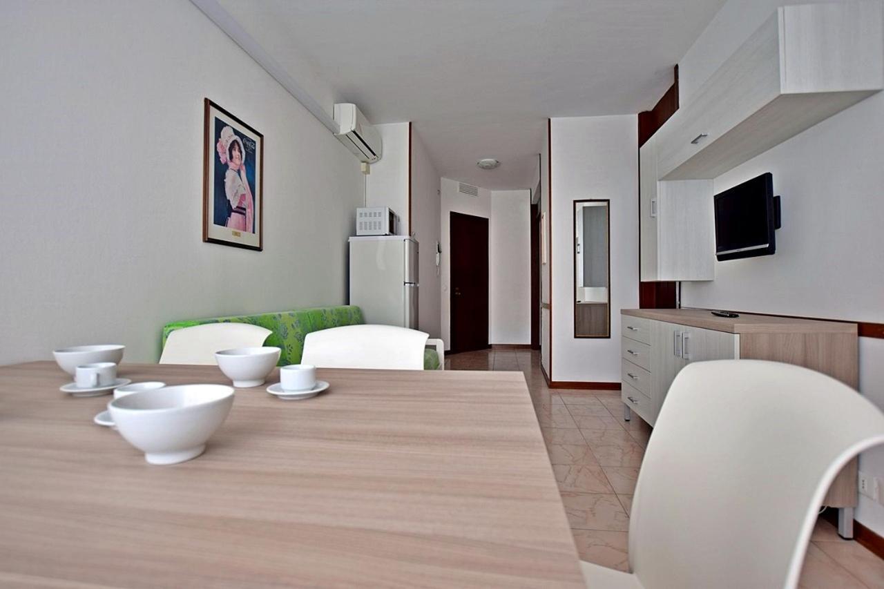 Condominio Luna 1 Lignano Sabbiadoro Buitenkant foto